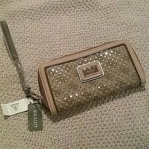 New With Tags Guess Brown Gold Wallet Wristlet
